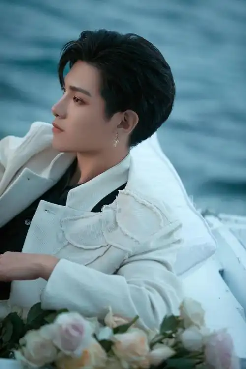 data-lemmaid="21506312">黄明昊 /a>演唱,创作rap词的歌曲,于2021年7