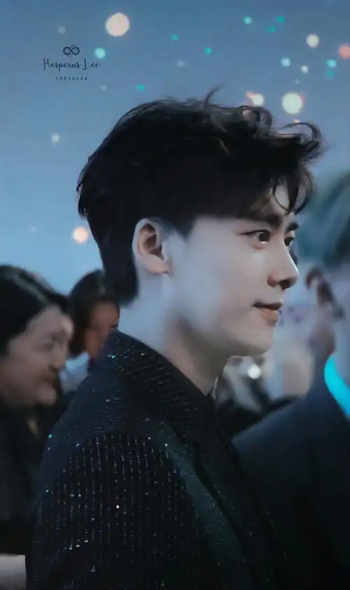 挑战每天按相册顺序发一张李易峰的照片##园园不断