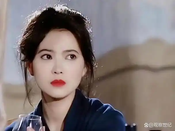 已度过半世纪辉煌历程的邝美云女士,以其骄人的成就荣获香港特别行政