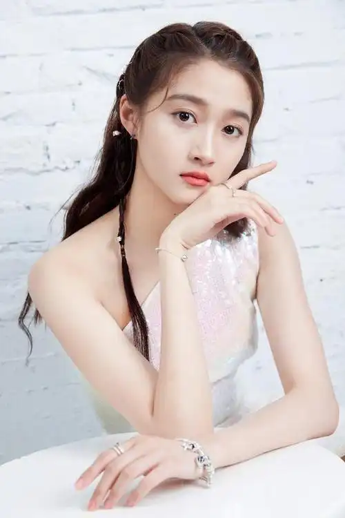 国民闺女关晓彤,九零后实力派演员,未来一片光明