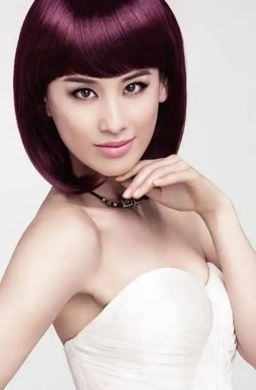 黄圣依烫染产品平面广告