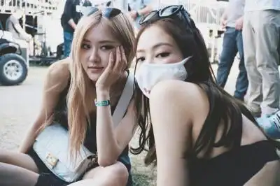 blackpink 朴彩英rosé jennie