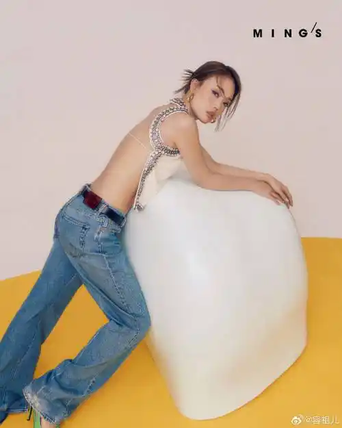 原创容祖儿再登杂志封面秀白皙美背超性感笑容甜美让人心动