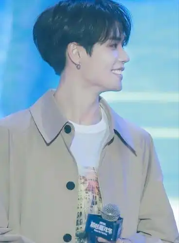 百分9位成员最阳光的笑容,生活是苦的,可是你们是甜的