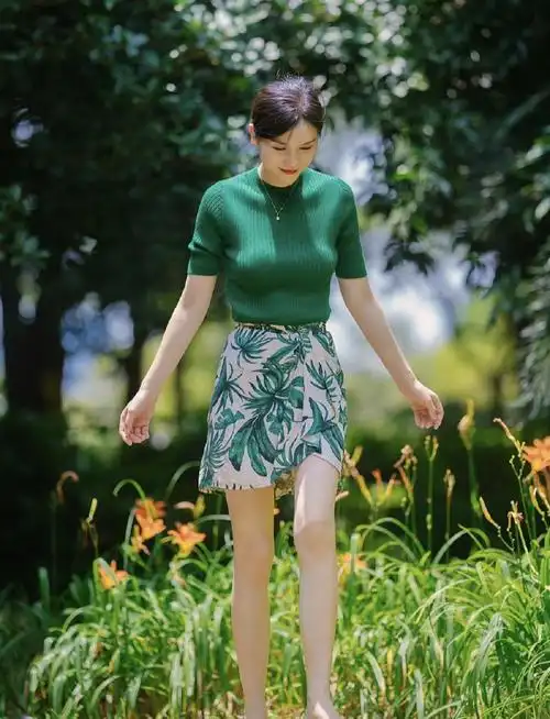 人像摄影##家庭摄影#优雅,大方,美的气质与环境的结合显得那么相得