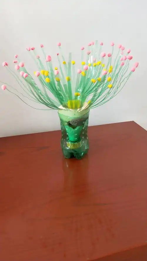 一年级手工制作 将生活中的废品制作成为工艺品