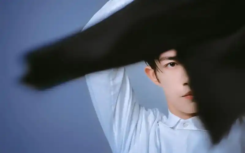 电脑壁纸 明星 大陆明星 清新俊逸少年易烊千玺西装写真