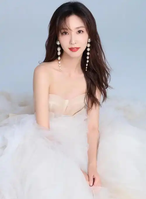 撕掉"马景涛前妻"标签,38岁吴佳尼颜值依旧,离婚后气场全开|朱茵|陆毅