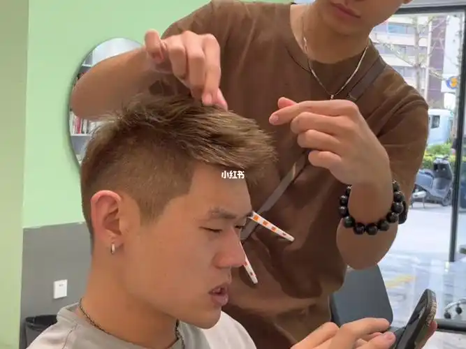 头发撮一撮越撮越高级专业男士发型设计让技术更有价值