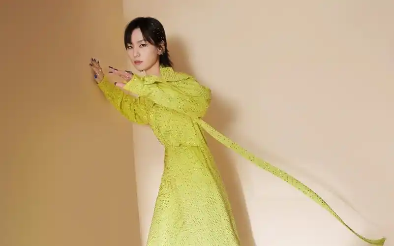 周笔畅双曲连唱再现超强live温情演绎岁月神偷催泪十足