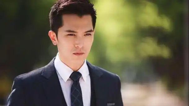 邱泽 贺军翔  邱泽贺军翔对比照