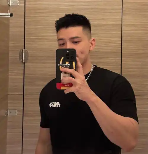 男生过了30岁,建议剪这3款"露额"发型,清爽干净,潮流帅气