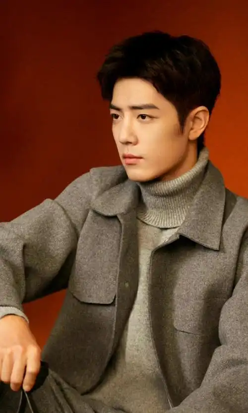 肖战秋冬摩登大片花絮照#肖战最新秋冬摩登大片花絮照公开,就是说真