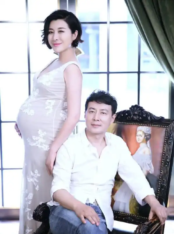 38岁王雅捷和41岁沈傲君,一个嫁给于洋,一个嫁给了爱新觉罗后代