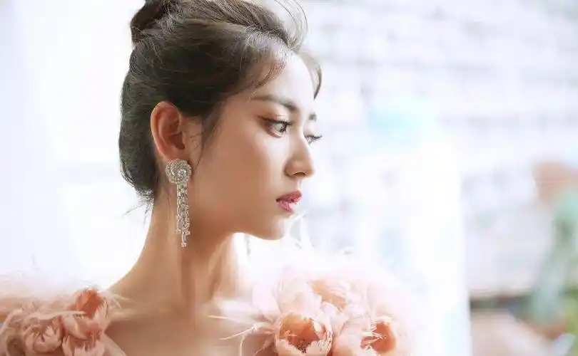 陈钰琪新剧《超时空罗曼史》开播,至今单身的她,美得让人窒息_观众