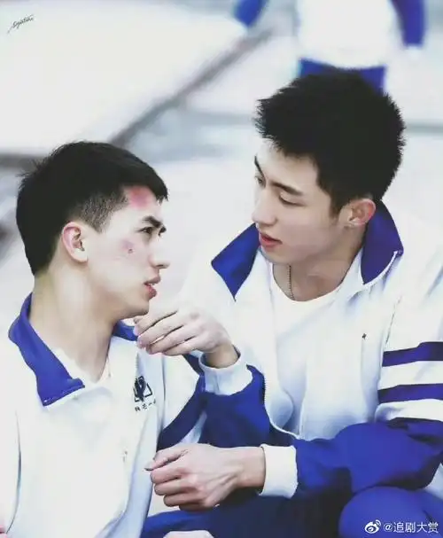 许魏洲黄景瑜cp超话##今天是鲸鱼与洲喵超话开通六周年