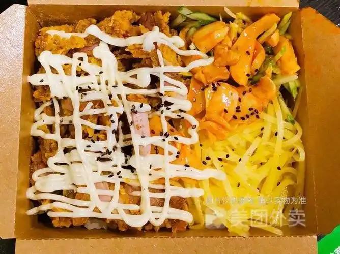 沙拉脆皮鸡米饭图片