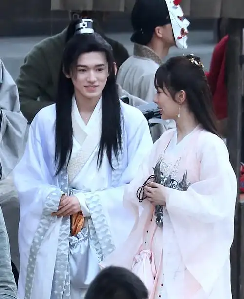 杨紫宋亚轩最新路透曝光,古装扮相仙气飘飘_凤凰网娱乐_凤凰网