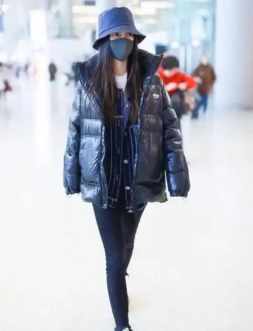 杨颖罕见穿拖鞋走机场腿长却丝毫不逊色于超模