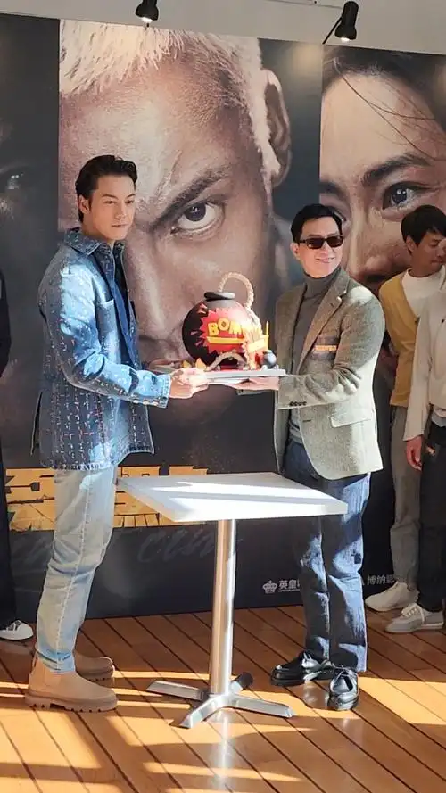 主演张家辉 一 起 为 陈 伟霆 提 前庆 生,陈伟霆说自己今年的生日