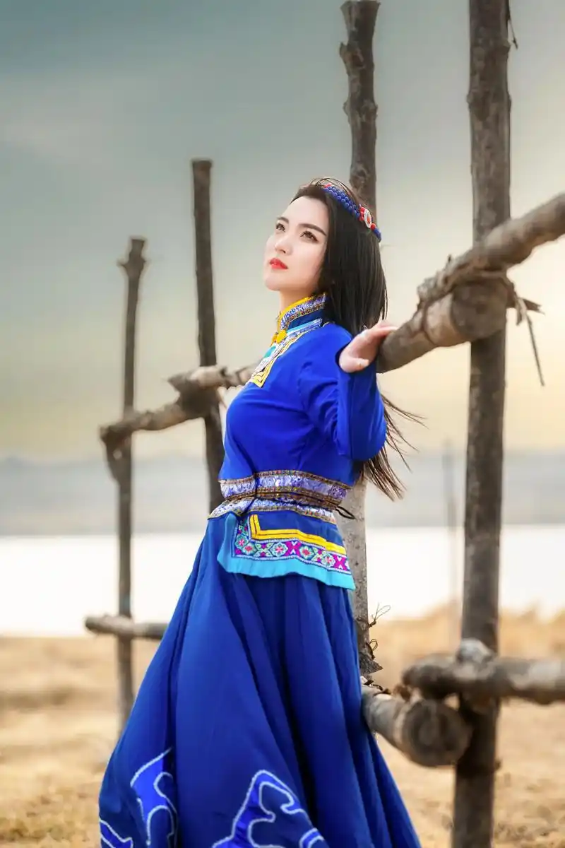 美丽的草原我的家#原创作品 #人像摄影 #蒙古姑娘#摄影是 - 抖音