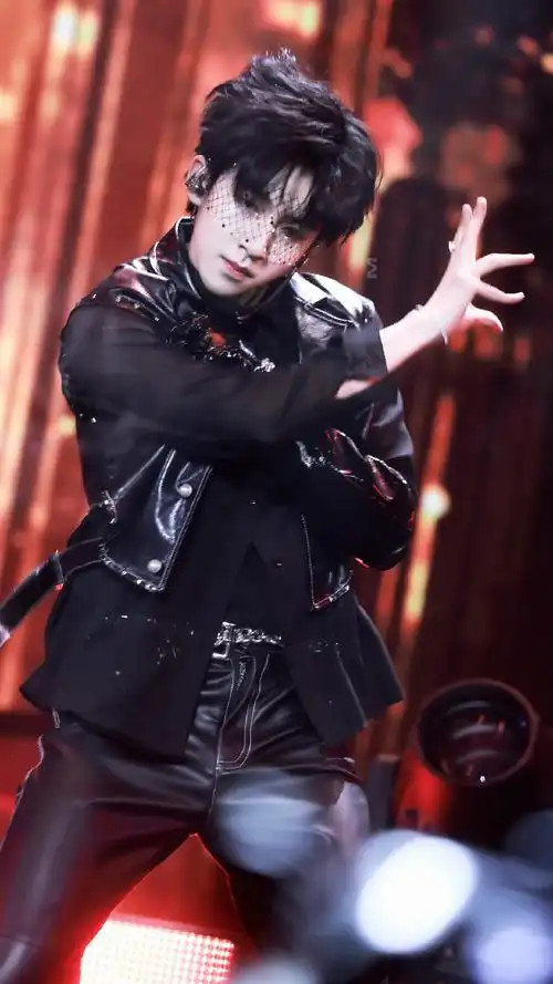 少年onfire##贺峻霖面纱造型