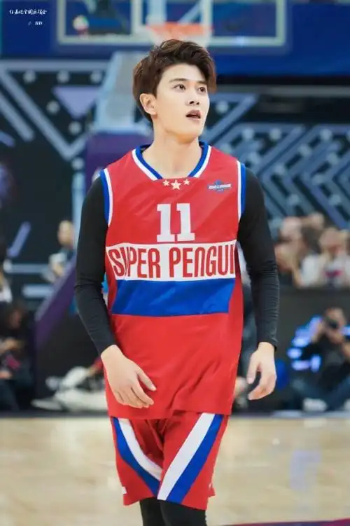 哈哈珍藏了许久的嘉伦打篮球的照片爱辽爱辽