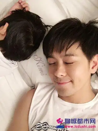 林志颖与女排合影 粉丝笑呼"最萌身高差"(37)