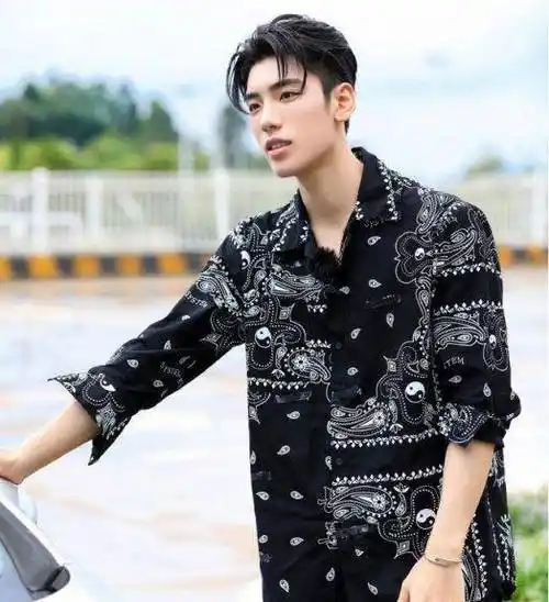 王子异是山西哪里人 一身粉色卫衣的王子异青春又可爱