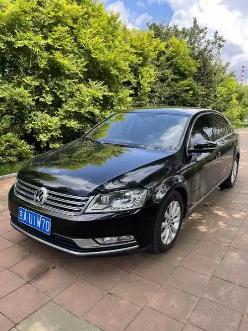 新到14年迈腾2.0t自动豪华版 天窗 导航 多功能方向盘 自动恒温空调