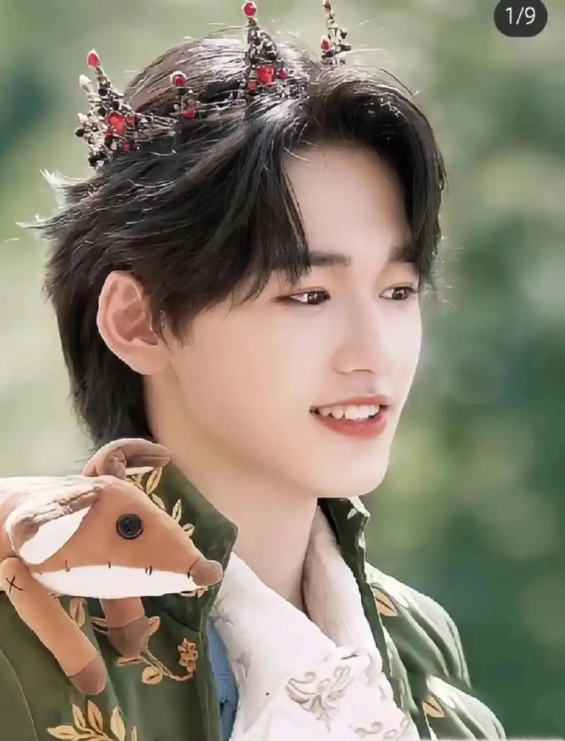 宋亚轩绝美神图来咯!礼貌拿图