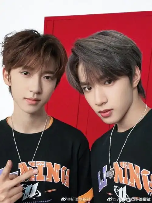 刘耀文好有心,卡点晒出与贺峻霖的合照祝福他生日快乐