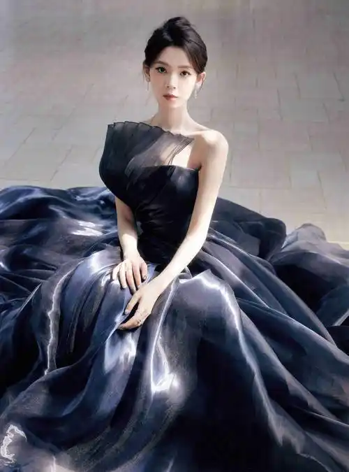 陈瑶一字齐肩深蓝礼服优雅大方写真_长相_五官_锁骨