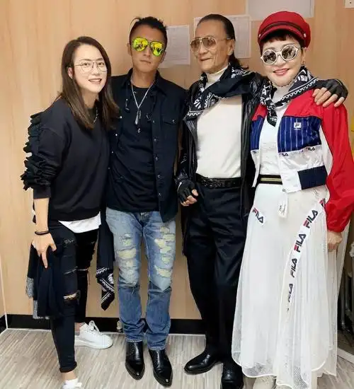 与谢霆锋组成黄金搭档,接连捧红多名艺人霍汶希深知谢霆锋能否走红