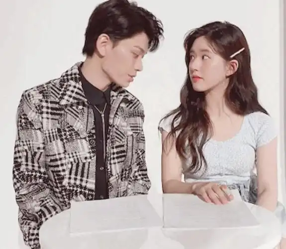 赵露思与前男友昔日合照被扒看清对方的长相男粉全酸了