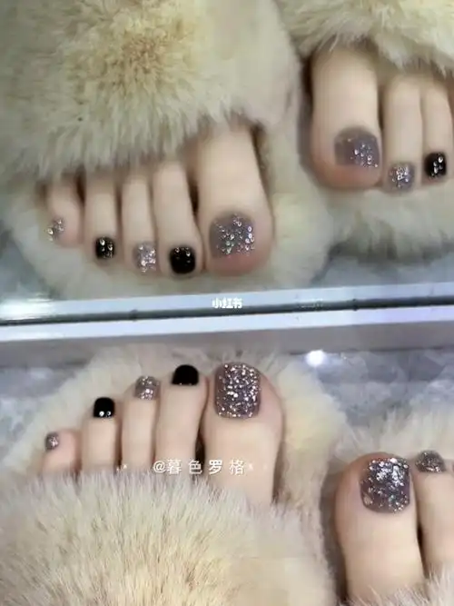 真的超级显白夏日爆闪高级感脚脚美甲