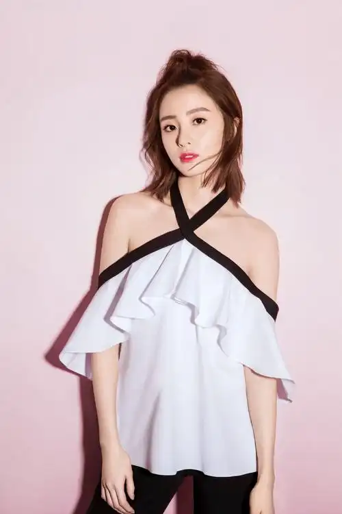 15 mb 原图尺寸:1440*2160 查看原图简介:一组精美的胡冰卿19,胡冰卿