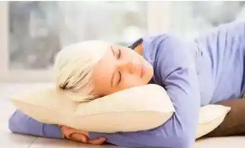 预防脖子疼的正确睡姿