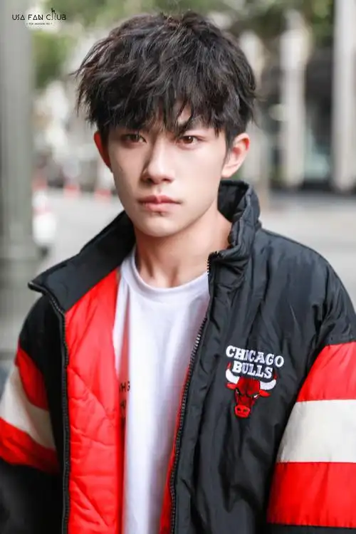 易烊千玺 洛杉矶上班