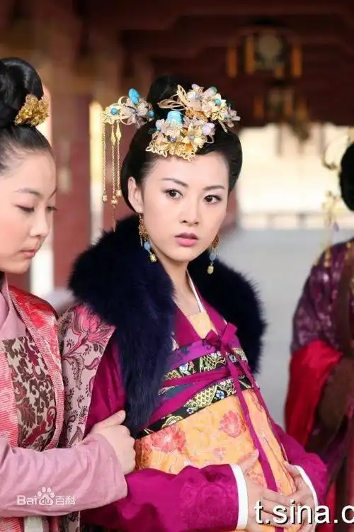 第三名:刘梓娇 刘梓娇在《倾世皇妃》中饰演刘连思,刘梓娇真的漂亮的