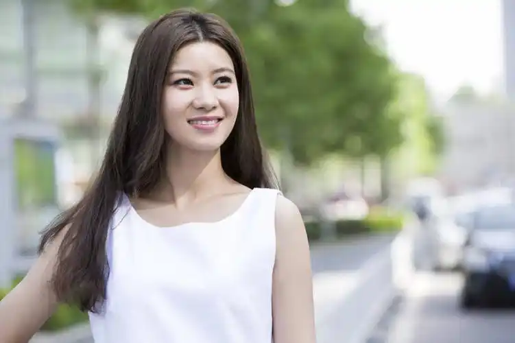 东方人,成年人,脸,头,脸颊,头发,一个人,笑,微笑,露齿笑,横图,室外