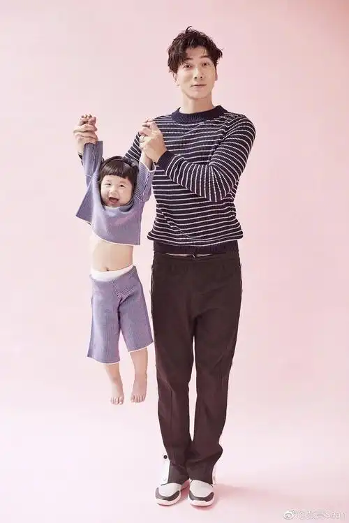 张亮女儿两岁啦!