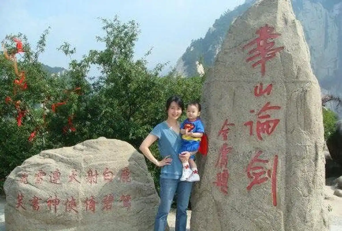 却在这时候再次和曾经喜欢过的老同学重逢,之后一生都改变了.#孟庭苇