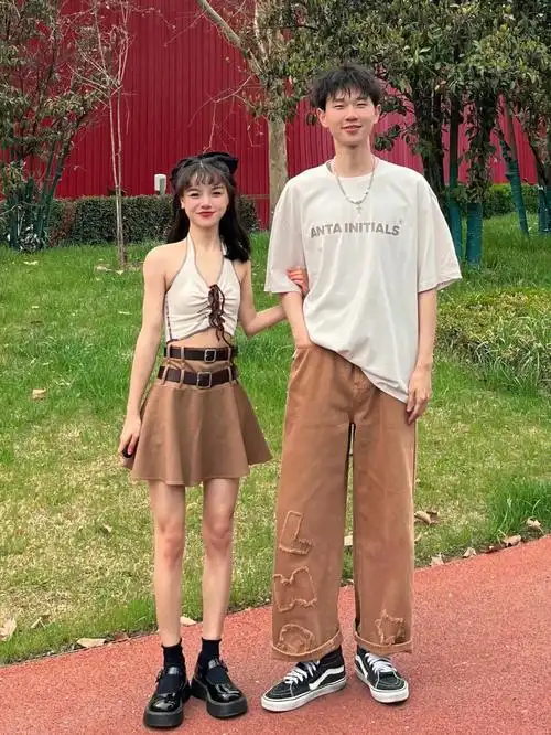 15377183情侣辣妹学姐77乖巧学弟