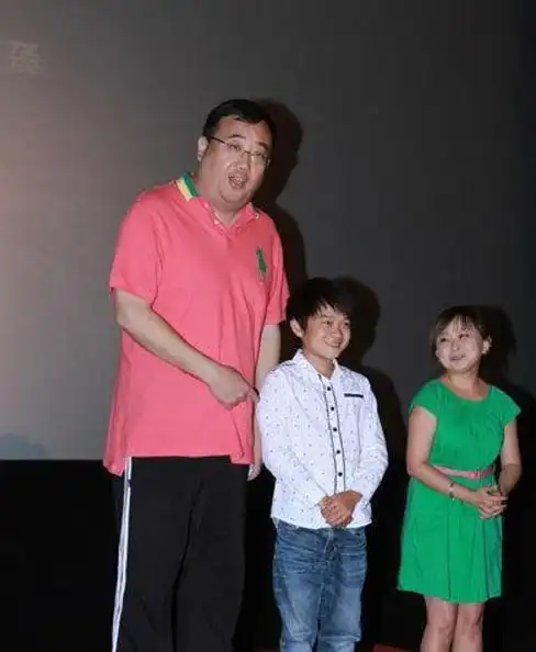 秦学士:在侏儒的阴影下成长,娶身高1米28的朱洁婚后当成宝_网易订阅