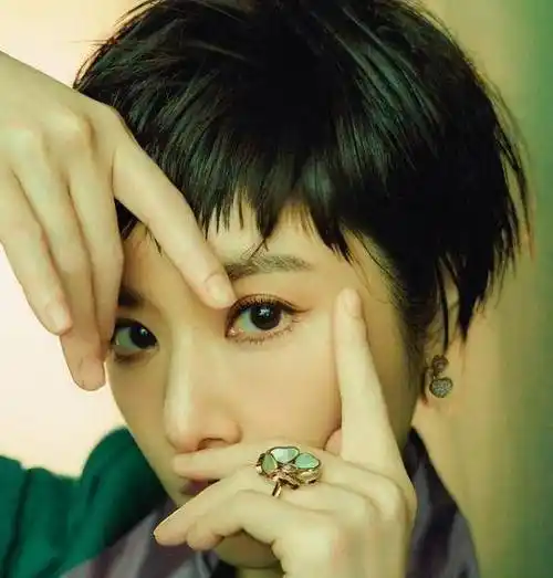 林心如晒23年前短发照,舒淇高情商留言,林心如提到冻龄2个字_事业