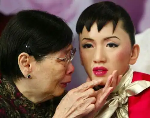 梅艳芳到底喜欢谁梅艳芳喜欢的人是不是赵文卓