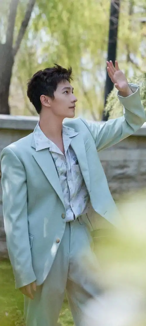 今天,我们为大家带来的是杨洋的专属壁纸,让你在繁忙的生活中,随时都