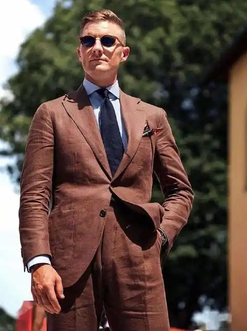 中年男人夏天如何优雅地穿西服选对面料注意搭配才不油腻