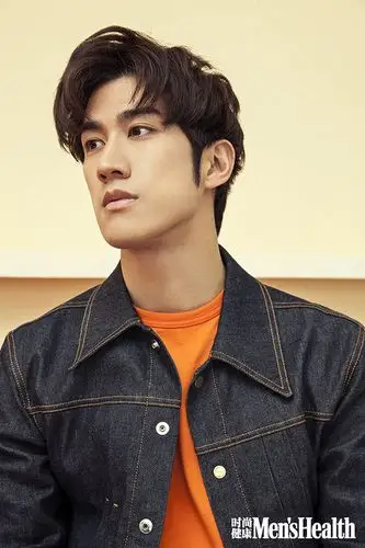 李治廷登杂志封面玩转色彩充满童真